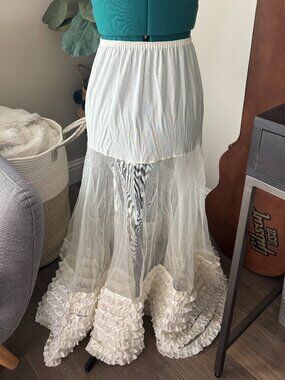 Le Belle Vintage White Slip Crinoline Skirt